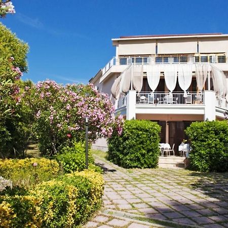 I Tre Leoni Affittacamere Civitavecchia Dış mekan fotoğraf